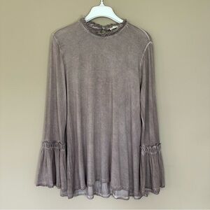 Andree by Unit Large Long Sleeve Shirt Bell Sleeves Ruffle Boho Hippie Minimalis